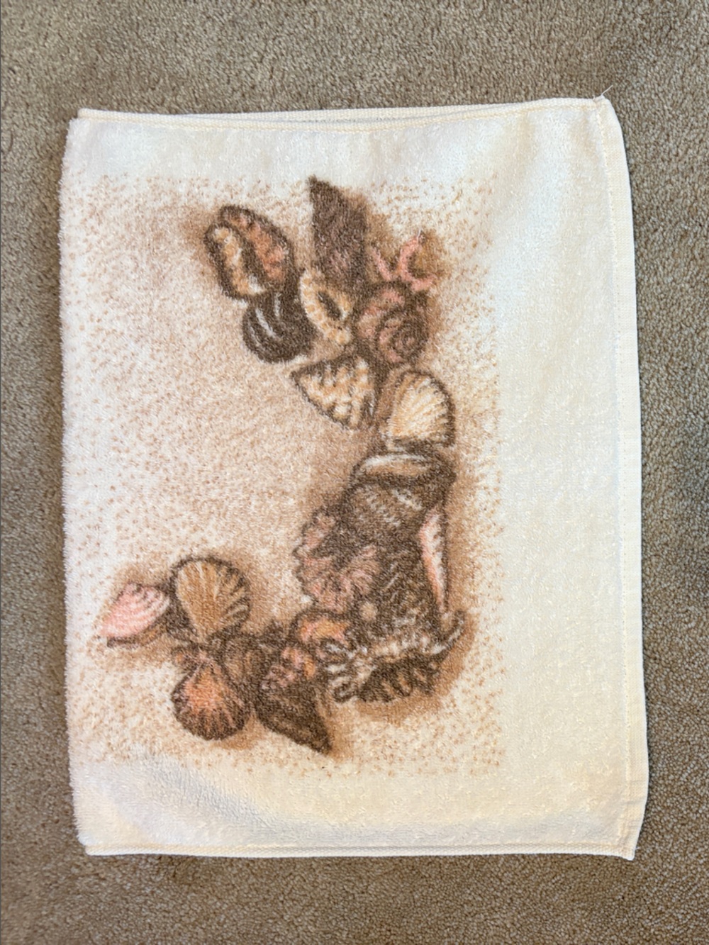 Vintage Springmaid Hand Towel Cream Brown Shell Design
